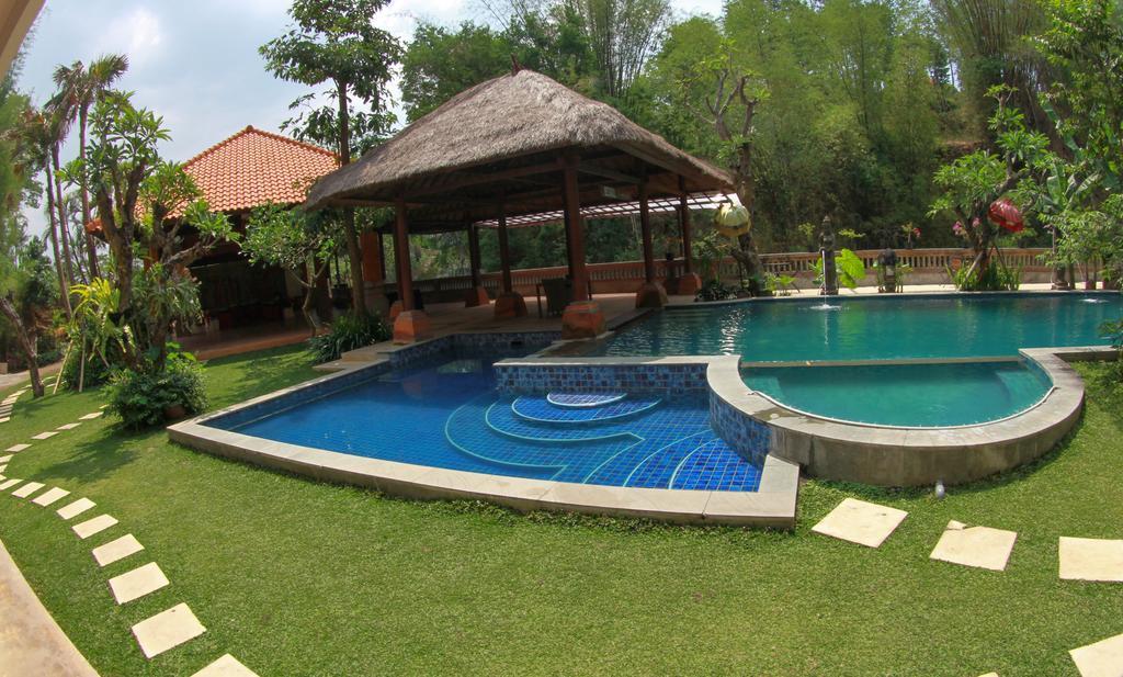 Ubud Hotel And Villas มะลัง ภายนอก รูปภาพ